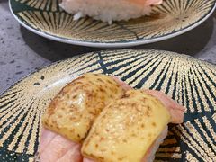 炙烧挪威三文鱼-小乔回转寿司(沈阳大悦城店)
