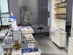 -视野联行眼镜•蔡司•依视路(温江店)