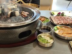 -围炉肉舍•炭烤活鳗•丹东海鲜烤肉(步行街店)