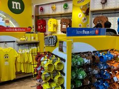 -m豆巧克力世界(上海世茂广场店)