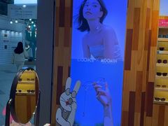 -LOOK眼镜·蔡司依视路配镜(宝山万达店)