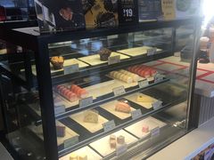 面包甜点陈列柜-麦当劳(健德桥得来速店)