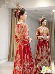 -觅白婚纱礼服馆