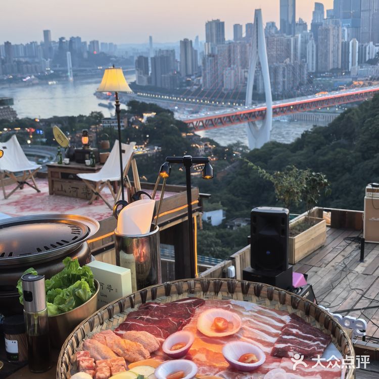 南山暮色里✨带闺蜜撞进重庆夜景的诗行～