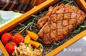 Olive Wood Smoked Angus M5 Sirloin Steak