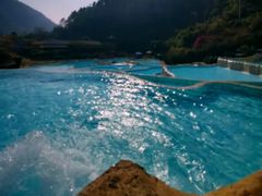 -十万大山布透温泉