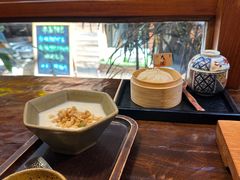 自制云南玫瑰酸奶-银米·云南传统过桥米线(双廊黑金冠店)