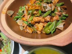 碾辣椒炒肉-吃饭皇帝大土家民族菜(正大广场店)