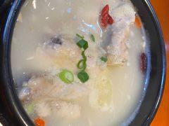滋补参鸡汤-鑫日千里马朝鲜族小馆(总店)