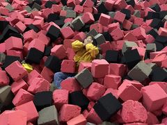 -嘿哟动霸CHUA·新潮玩运动娱乐中心·蹦床滑冰团建乐园