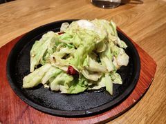 铁板手撕包菜-伊喜饺子·烤鸭(五道口学院路店)