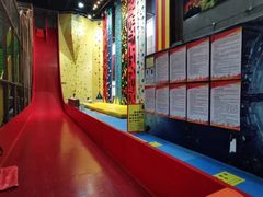 -极限Jump蹦床·新潮玩运动世界·室内乐园·团建·派对中心