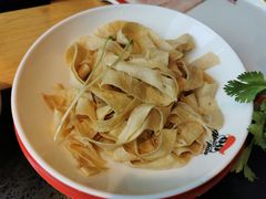 有豆味的湘西豆皮-潘小辣鲜肉老火锅