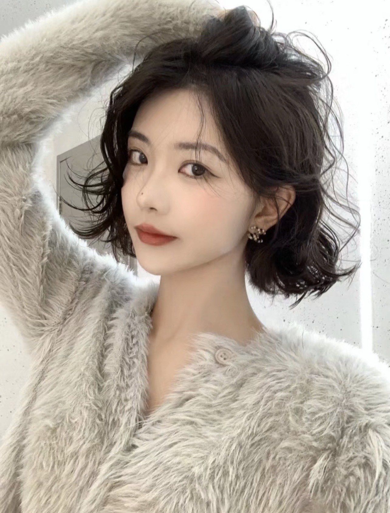 适合所有圆脸女生的免打理烫发锁骨发发型