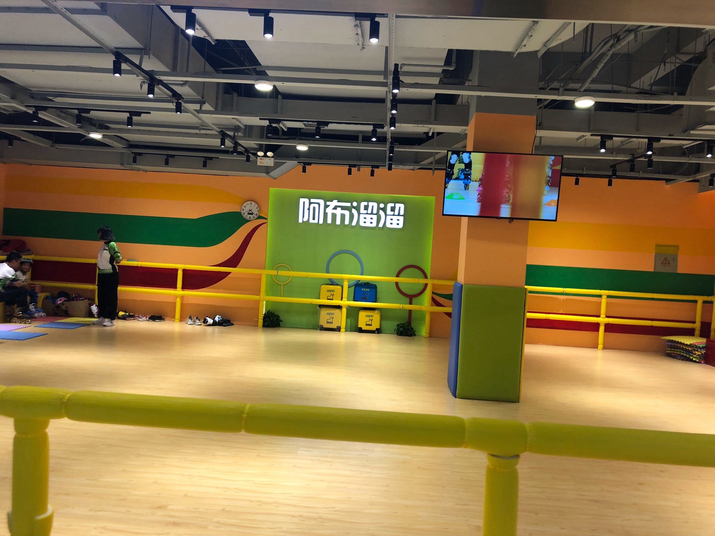 这家阿布溜溜是新开时间不长的一家轮滑培训
