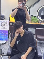 -藤野造型专业烫染接发