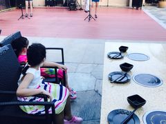 看表演-三亚海韵度假酒店·渔人码头海鲜火锅BBQ自助餐厅·落日吧