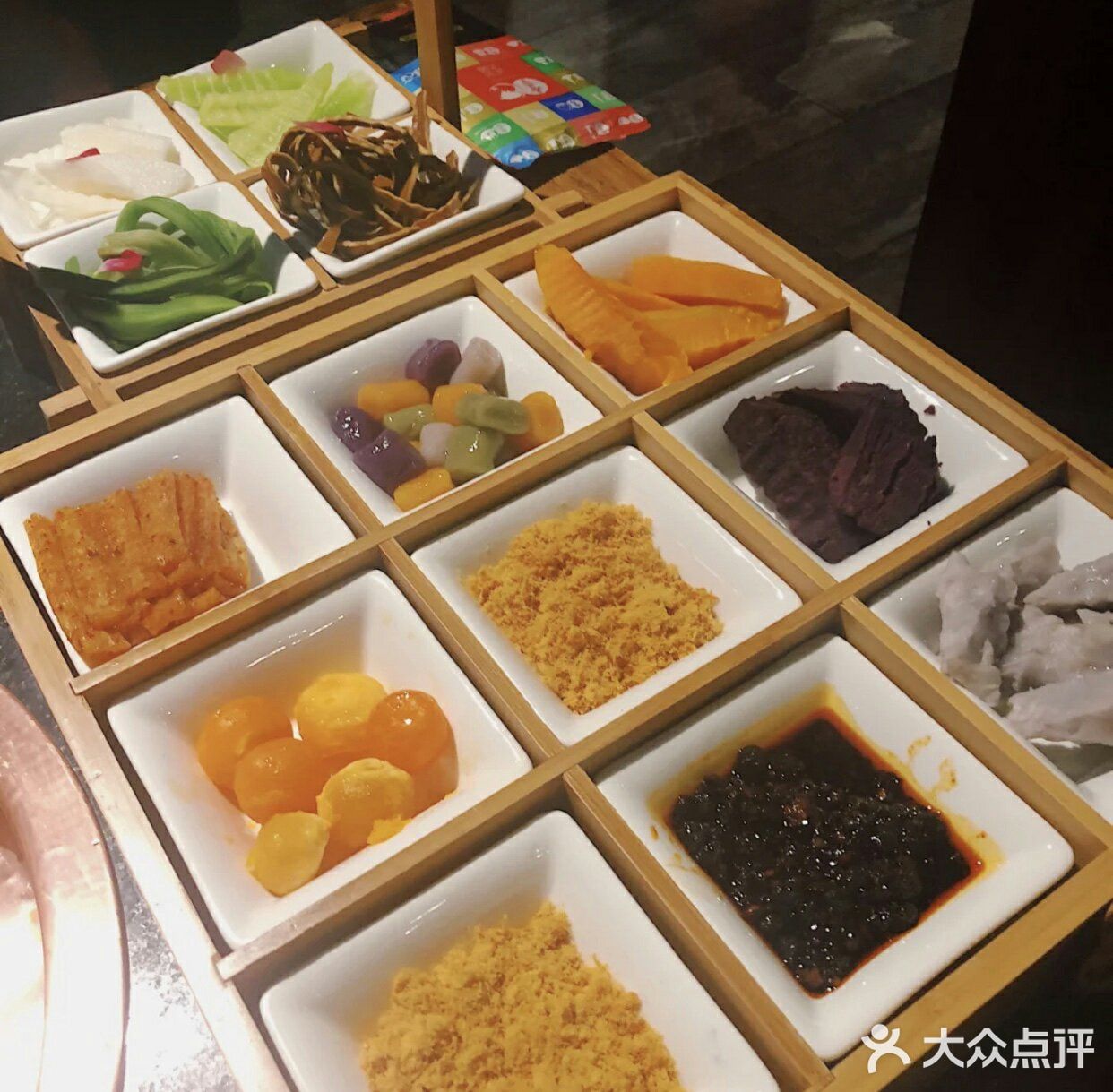 没什么事是一顿火锅解决不了的，如果有就两顿