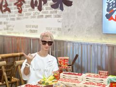 -来龍儿鲜切牛肉自助老火锅