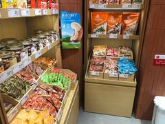 -良品铺子(白云新世界店)