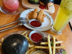 满满芝士牛肉堡-百万万BRAVO(厦大沙坡尾店)