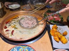 -洱火云南酸菜牛肉火锅(石景山当代商城店)