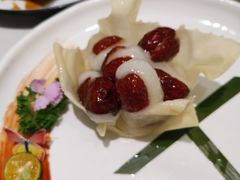 红衣少女-蝶园·装修中(BFC外滩金融中心店)