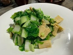 小白菜炒鲜腐竹-魁盛居百年鲁菜馆(县西巷店)