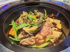 -山河屯铁锅炖·非遗东北菜(南山店)