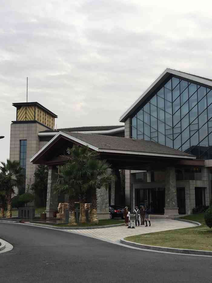 乌巾荡柏兹温泉-"兴化北部的一个温泉景区,因为岳飞在此射落.