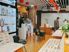 -MiRi眼镜连锁·蔡司·尼康控优点合作店(莘庄店)