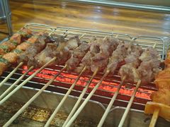 -哈尔滨小酒馆·鲜肉现穿自助烧烤(康新花园店)