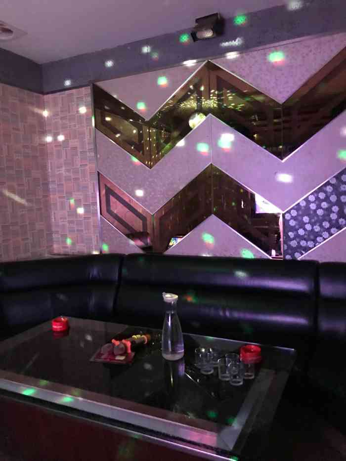 很划算还送了小吃饮料的