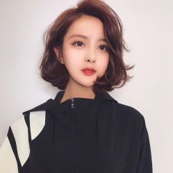-天下皇剪新潇洒美容美发