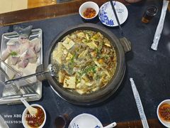 -秦巴石锅鱼