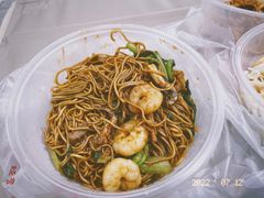 咸蛋黄虾仁海鲜炒面-样样体面(宝安支路店)
