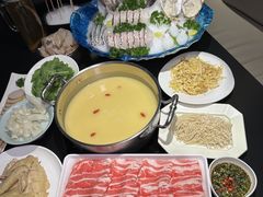 -鲜入唯煮·港式海鲜牛肉火锅(金宝街店)