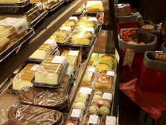 面包甜点陈列柜-bItBakery(岭南站店)