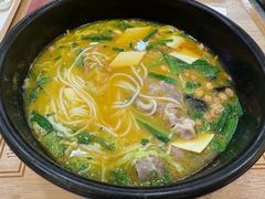 -花馬肆.云南过桥米线(汉神购物广场现场熬汤店)