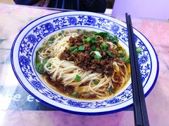 -渝之汇牛肉豌杂面