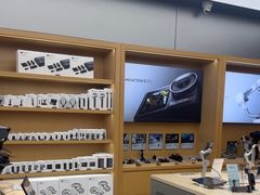 -DJI大疆(深圳华强北曼哈授权体验店)