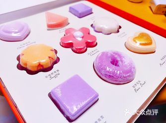 圣诞是个神奇的档期，总会有一些闪烁着少女心的精致小物