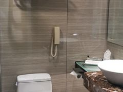 客房卫生间-珠海怡景湾大酒店