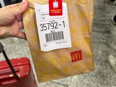 -麦当劳(上海虹桥站30B检票口楼上)