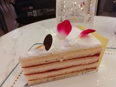 玫瑰草莓千层蛋糕-PAUL LAFAYET 法式甜品(港汇广场店)