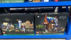 -逝水玩具折扣店