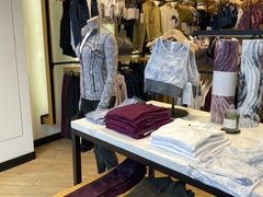 -lululemon(上海浦东IFC店)