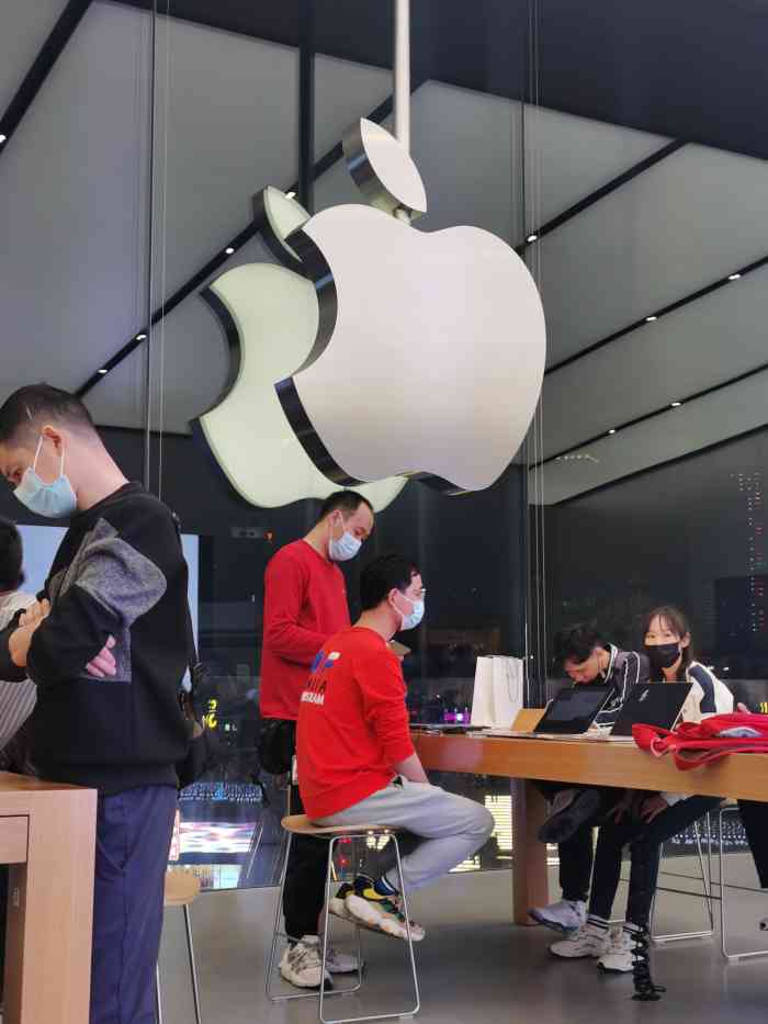 乐意和顾客一对一地介绍产品感觉很好广州苹果旗舰店广州苹果店apple
