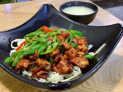 双椒小公鸡拌面-巧媳妇手擀面(龙锦路店)