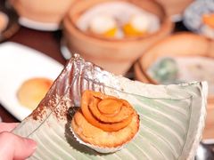 原隻鮑魚雞粒酥-逸东轩(香港逸东酒店)